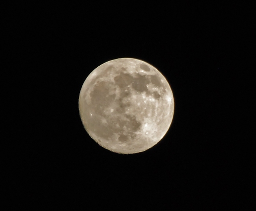 Full moon low in the eastern sky 180111